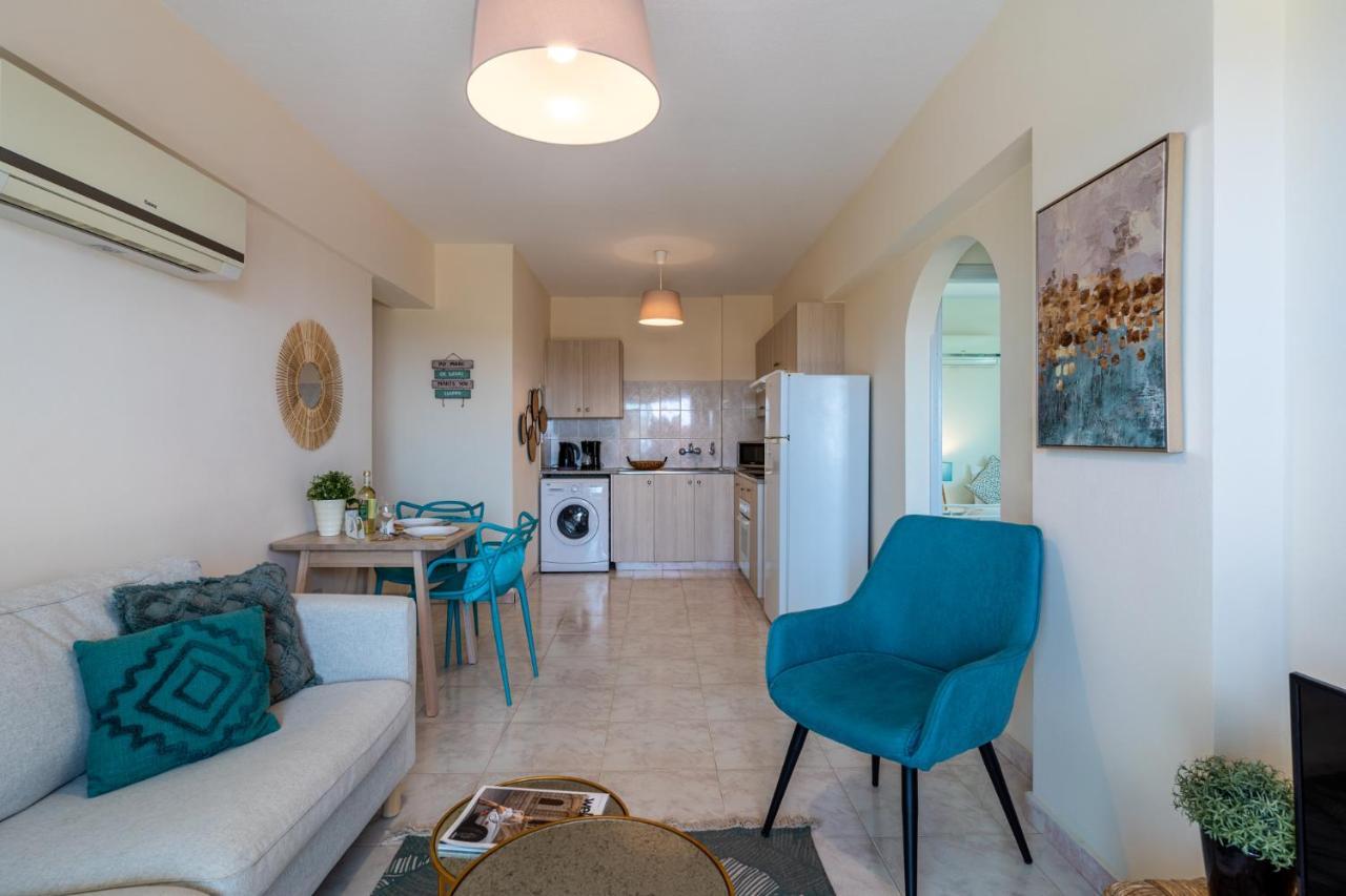 Sunny 2-BR Apartment in Mackenzie Larnaca Buitenkant foto
