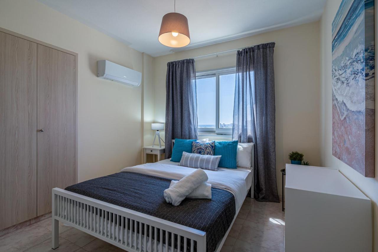 Sunny 2-BR Apartment in Mackenzie Larnaca Buitenkant foto
