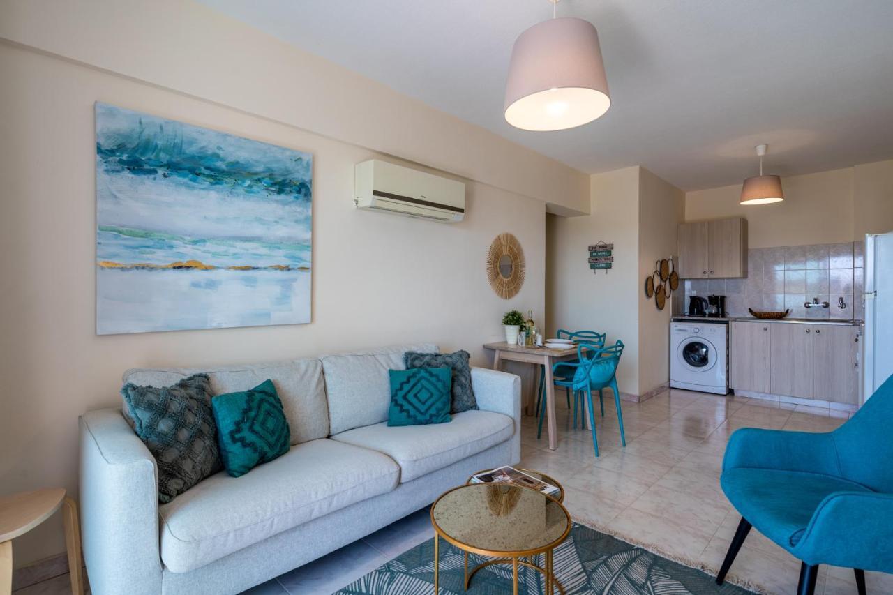 Sunny 2-BR Apartment in Mackenzie Larnaca Buitenkant foto