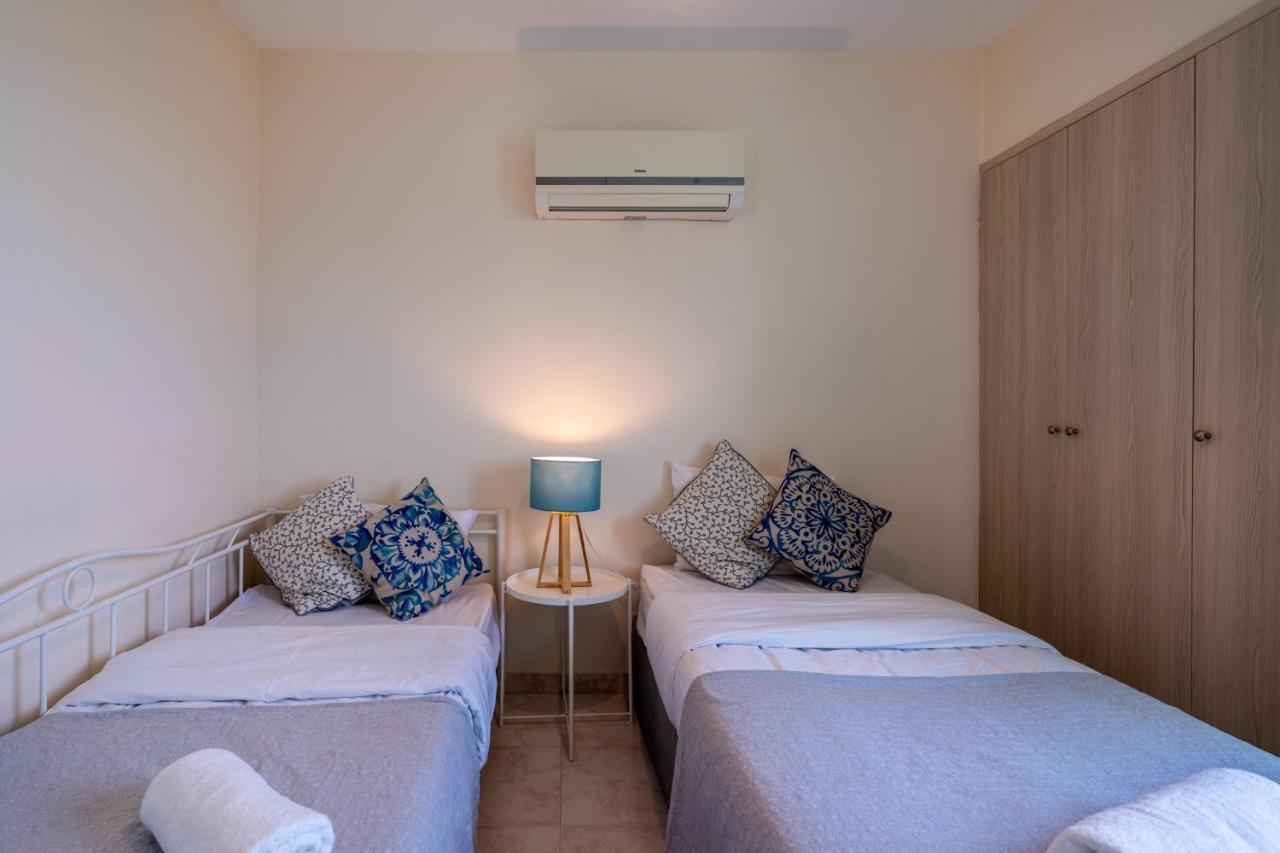 Sunny 2-BR Apartment in Mackenzie Larnaca Buitenkant foto